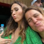 Tatá Werneck Instagram - Obrigada @walcyrcarrasco e @thelmaguedes pela oportunidade de mostrar um lado como atriz que quase nunca consigo . Obrigada @luizhrios por ter me recebido com tanto carinho! Obrigada as pessoas que me ajudaram a estudar e descobrir ferramentas e tomar decisões importantes para as cenas . Obrigada @helenavarvaki que me acolheu desde a Valdirene ! Como é bom aprender com vc! Você me disse frases muito importantes para que eu amasse Anely antes de começar a fazer. Obrigada Marcelo borchat que me ensina a jogar pra cima ! Obrigada @mariabetaperez e @tatimuninho que estavam comigo em momentos de êxito e insegurança e a paixão de vocês pelo estudo é linda de acompanhar! Disse tudo isso nos melhores do ano mas foi editado hahahah amo vcs! Obrigada @tandebressane ! Separei essa foto nossa pq só tenho essa rs @joanaclark te amo e te admiro mto!