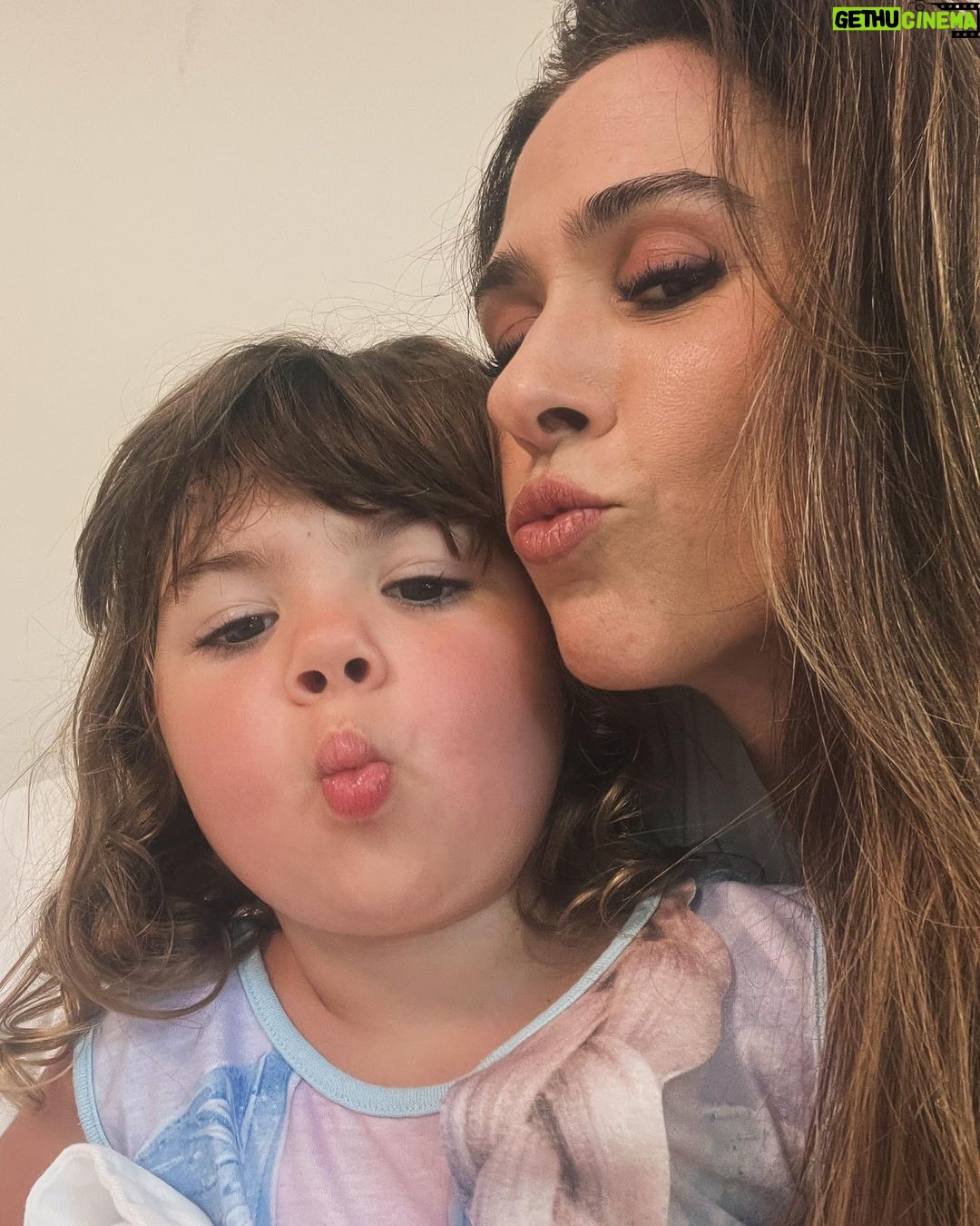 Tatá Werneck Instagram - Meu grude , meu amor 🦋