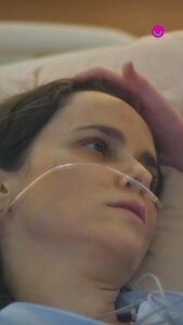 Tatá Werneck Instagram - #TERRAEPAIXÃO 📺 Fiquei todo arrepiado por aqui! 🧡 Lucinda despertou do coma durante o aniversário de Cristian. A grata surpresa deixou todos os familiares e amigos com o coração quentinho. Que emoção! 🥹
