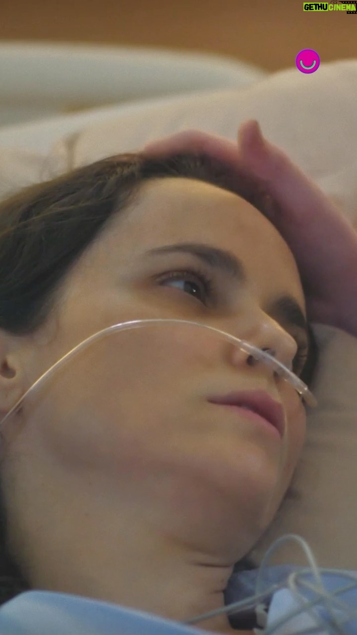Tatá Werneck Instagram - #TERRAEPAIXÃO 📺 Fiquei todo arrepiado por aqui! 🧡 Lucinda despertou do coma durante o aniversário de Cristian. A grata surpresa deixou todos os familiares e amigos com o coração quentinho. Que emoção! 🥹