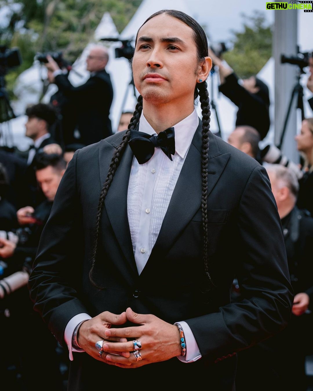Tatanka Means - 7.7K Likes - Grateful beyond words. Thank you all for your love and kind words. Happy to be a part of this amazing team. Sharing a few images from the red carpet. #KillersoftheFlowerMoon world premiere at #cannesfilmfestival #Cannes2023 ✨
Big Thanks to 🙏
Styling💫 @mrfabioimmediato
Tuxedo💫 @brunellocucinelli_brand
Shoes💫 @santoniofficial
Grooming💫 @emmasleon
@festivaldecannes @appletv