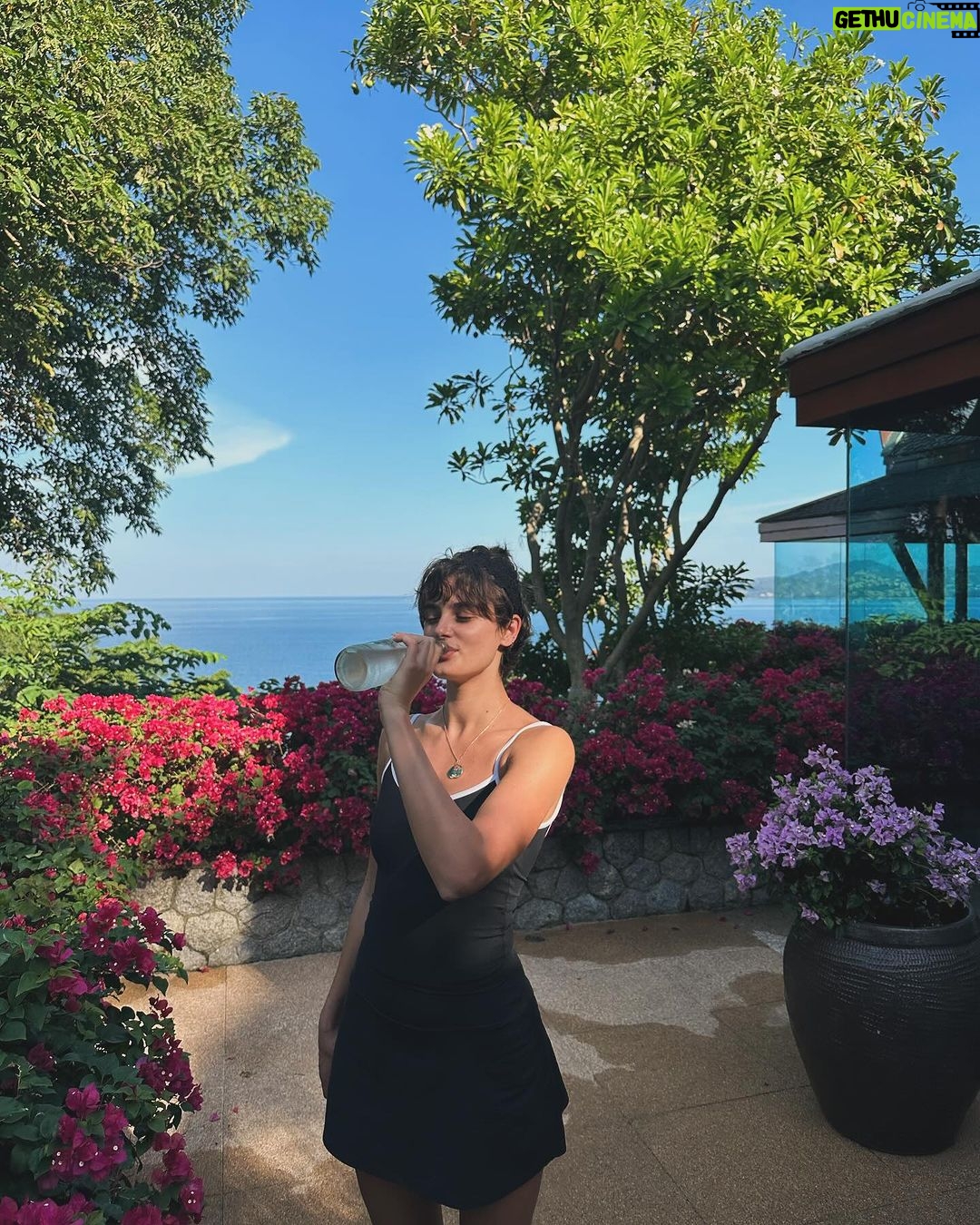 Taylor Hill Instagram - 🍯🌙 pt 4 ( ACOTAR update- book one done and HOLY MOLY best book I’ve read in a LONG time) Phuket, Thailand