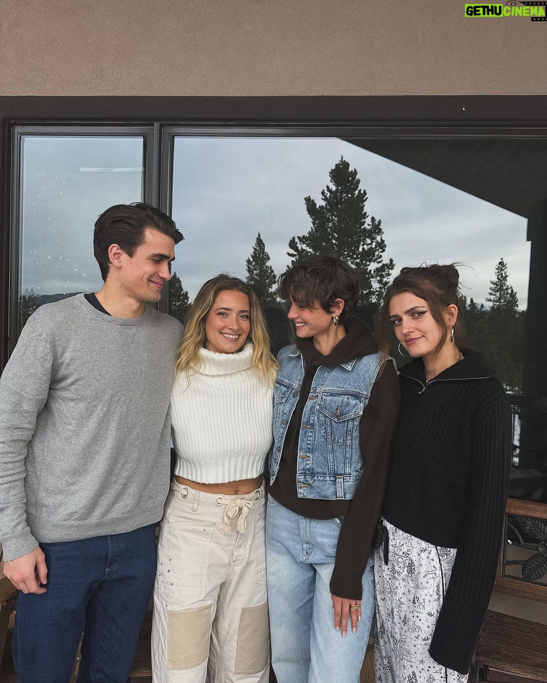 Taylor Hill Instagram - Grateful ❄️🤍✨ Colorado
