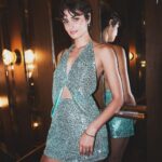 Taylor Hill Instagram - Singapore slinging ✨🖤 @revolve #revolvearoundtheworld
