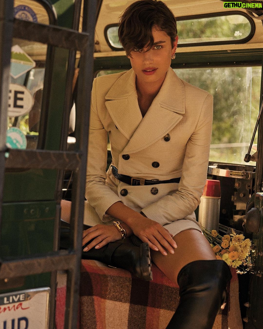 Taylor Hill Instagram - 🤎✨ @ccaliforniastyle @jennifersmith_c PHOTOGRAPHER @david_roemer FASHION DIRECTION @petraflannery CHIEF CREATIVE OFFICER @james_timmins CHIEF CONTENT OFFICER @andrewebarker INTERVIEW @robertjhaskell HAIR @bobbyeliot MAKEUP @karo_kangas PROP STYLIST Ali Gallagher @11thhouseagency PRODUCER @laurenrennick LOCATION @topanga_creativeacres