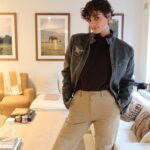 Taylor Hill Instagram - Style my new @dockerskhakis pants with me! ✨🤍 #DockersCrew