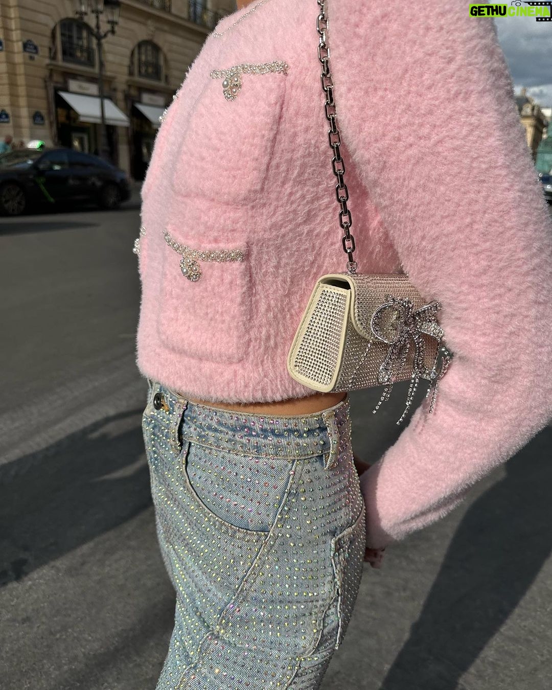 Taylor Hill Instagram - Paris 🥰✨💗 Paris, France