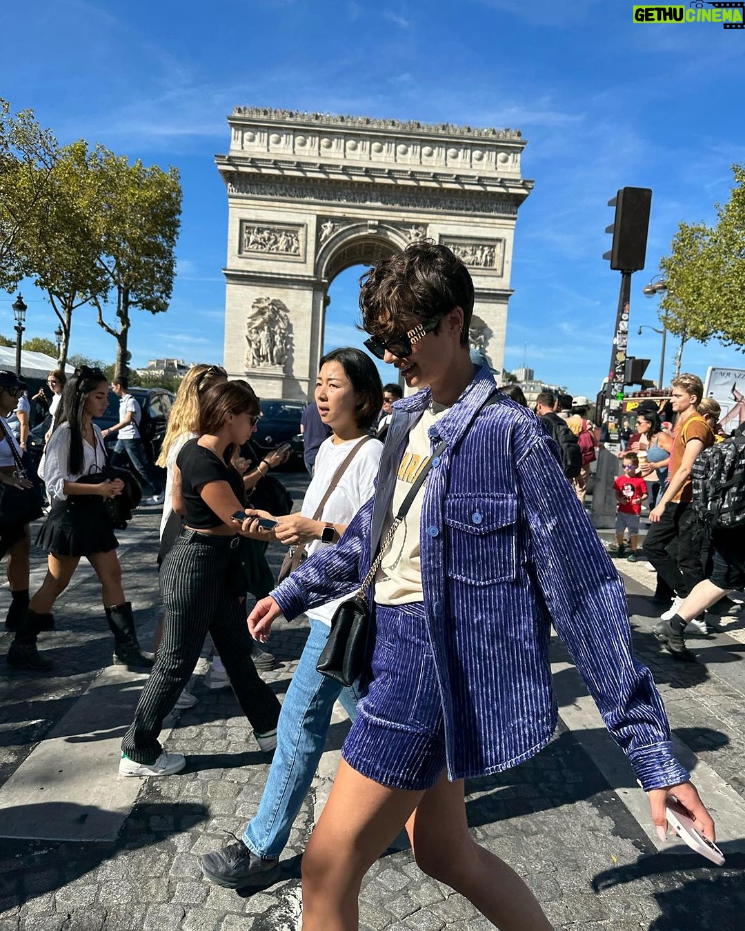 Taylor Hill Instagram - Paris 🥰✨💗 Paris, France