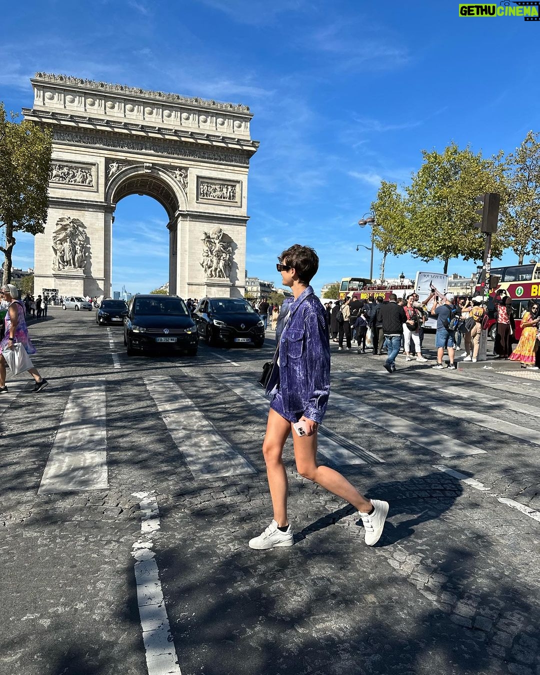 Taylor Hill Instagram - Paris 🥰✨💗 Paris, France