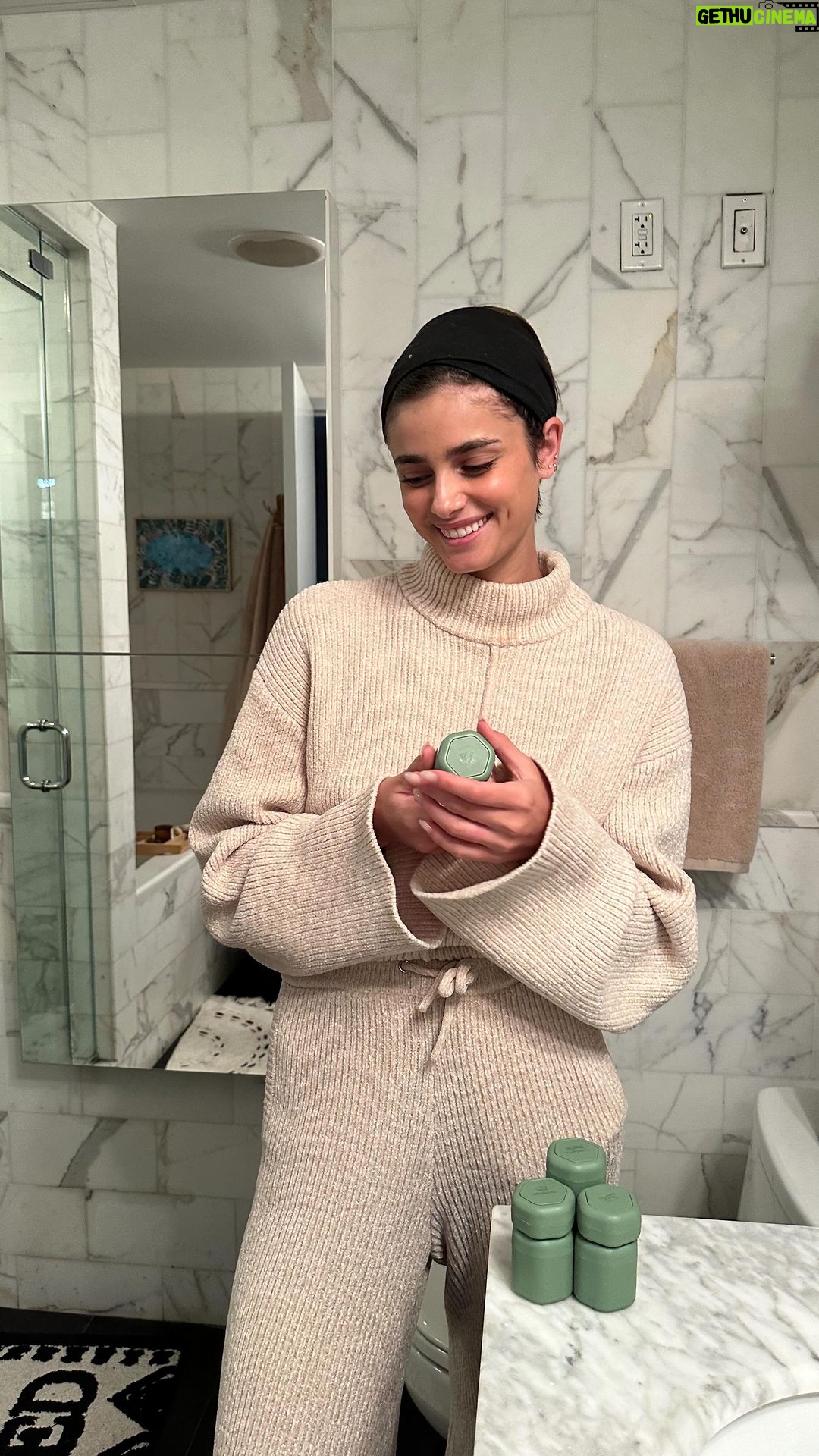 Taylor Hill Instagram - I’m so excited for you to get your hands on my new collection with @keepyourcadence ✨ I’ve been using Cadence for years now and I’m completely obsessed with them!