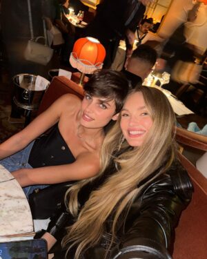 Taylor Hill Instagram - Fashion! Fittings! And fun! Oh my!🤗✨