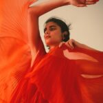 Taylor Hill Instagram - Harper’s Bazaar Greece! Thank you for seeing my vision and making it come to life ✨ @harpersbazaargreece Photographer: @jonnymarlow Stylist: @katie_mossman Makeup Stylist: @stoj_makeupartist Hair Stylist: @tak8133
