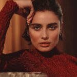 Taylor Hill Instagram - Harper’s Bazaar Greece! Thank you for seeing my vision and making it come to life ✨ @harpersbazaargreece Photographer: @jonnymarlow Stylist: @katie_mossman Makeup Stylist: @stoj_makeupartist Hair Stylist: @tak8133