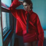 Taylor Hill Instagram - Harper’s Bazaar Greece! Thank you for seeing my vision and making it come to life ✨ @harpersbazaargreece Photographer: @jonnymarlow Stylist: @katie_mossman Makeup Stylist: @stoj_makeupartist Hair Stylist: @tak8133