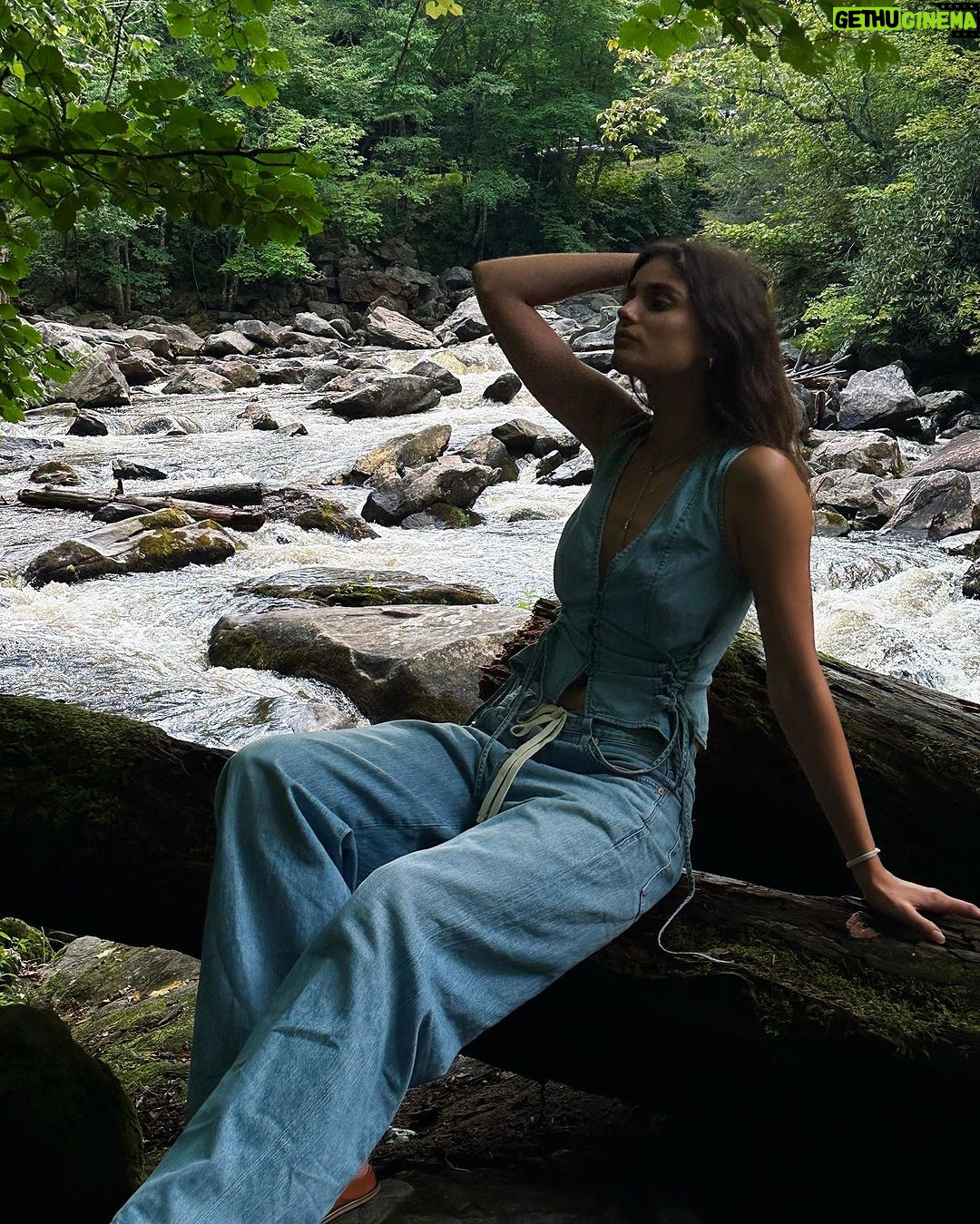 Taylor Hill Instagram - Blue Jean daydream 💙 Tennessee