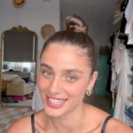Taylor Hill Instagram - Denim obsessed is quite the understatement! @freepeople had so many unique pairs that I thought I’d share…even if they’re a little out there.