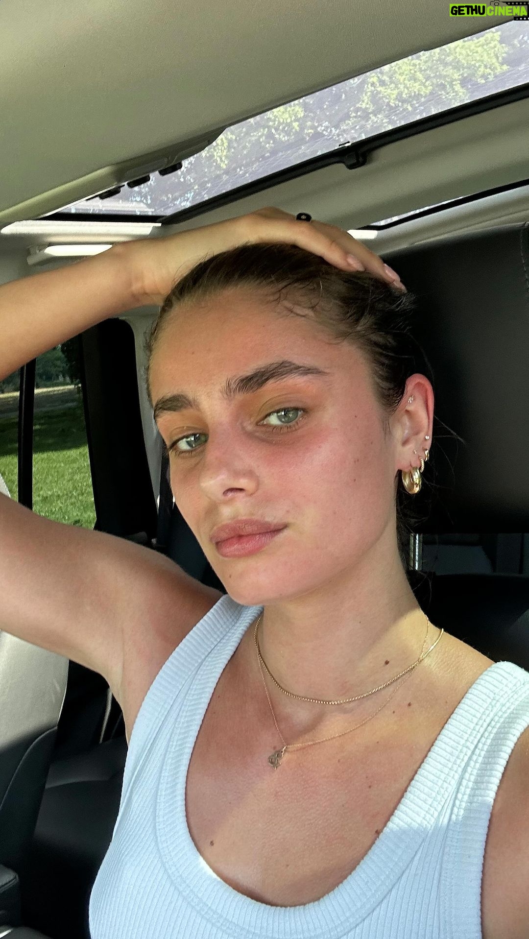 Taylor Hill Instagram - I set out to make a completely different video and then this is where I ended up. Grief is hard and we all cope with it differently and there’s no right way to process these complicated emotions. Just thought I’d share some of my thoughts and a little of my process in terms of where I’m currently at. Apologies for the sound quality, I had the air conditioning blasting!