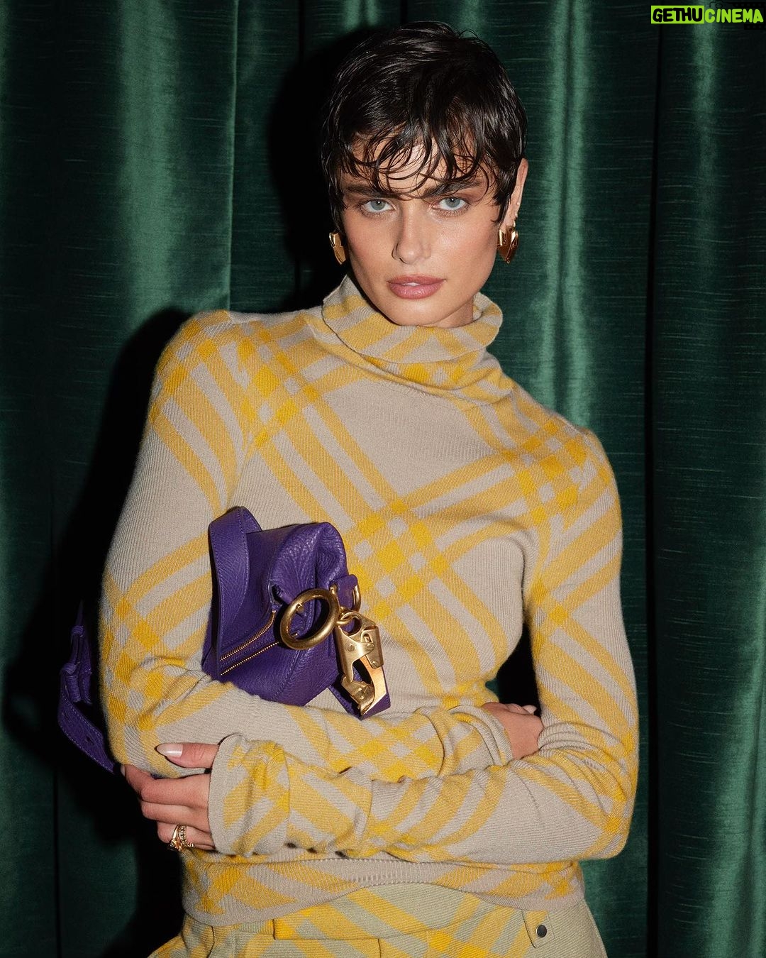 Taylor Hill Instagram - A fun knight ;) thank you @burberry for having me 🥰❤️ New York City