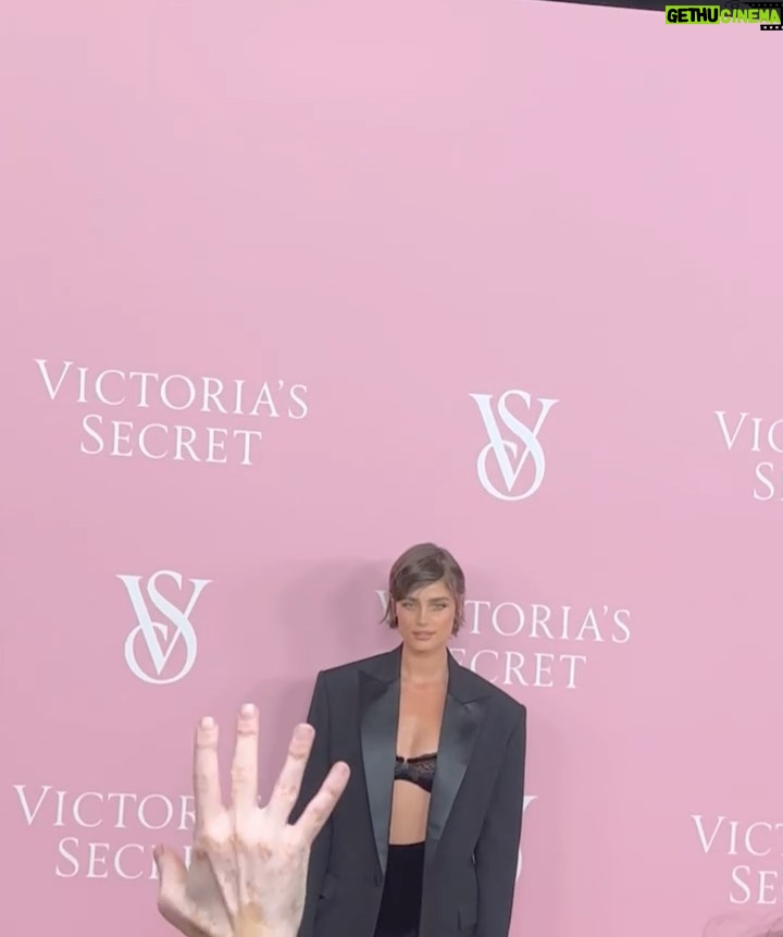 Taylor Hill Instagram - Thank you @victoriassecret for such a magical night ✨ it felt good being back on the pink carpet 💗 I’m so grateful to have been a small part of this very special project and I can’t wait to see the final film. New York, New York