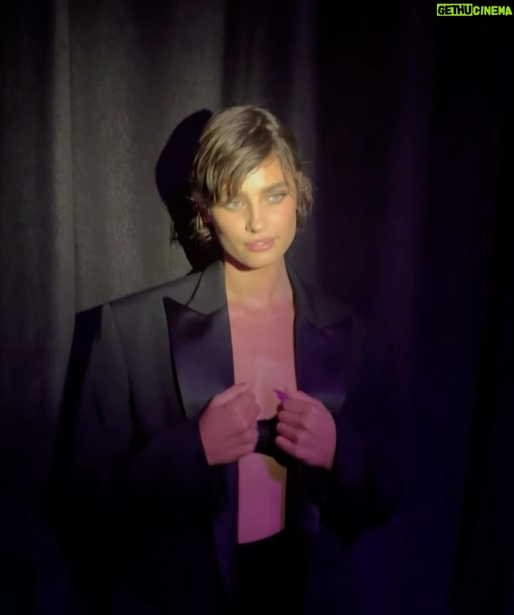 Taylor Hill Instagram - Thank you @victoriassecret for such a magical night ✨ it felt good being back on the pink carpet 💗 I’m so grateful to have been a small part of this very special project and I can’t wait to see the final film. New York, New York