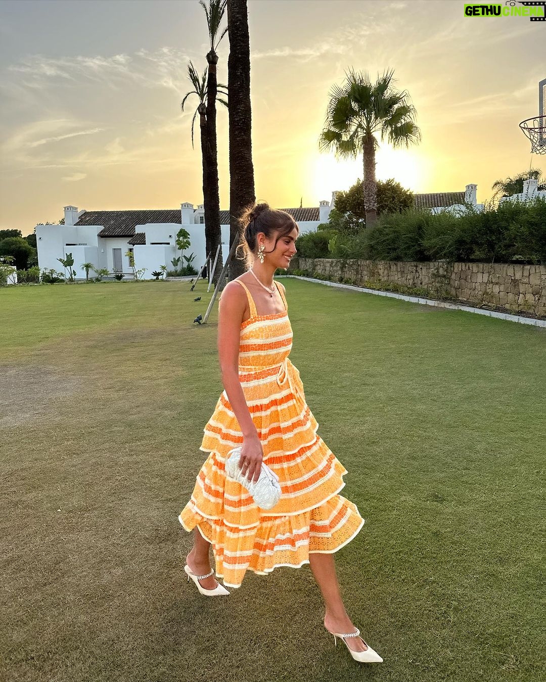 Taylor Hill Instagram - Till next time 👋 💛☀️