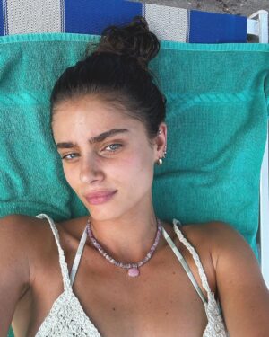 Taylor Hill Instagram - 🥂🌅🫒⛱️