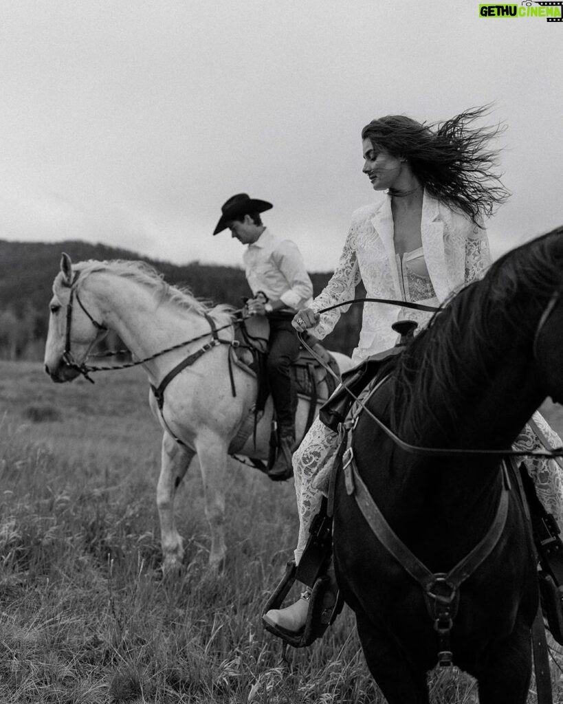 Taylor Hill Instagram - The American West, My home and my inspiration in so many things. Fashion, my sense of style, and design in my home. This was a dedication to how and where I was raised. Thank you @cedarandpines and @ravenrosefilms For capturing the essence of my world so beautifully And thank you @_houseofflora_ For making the most perfect dress to embody how I wanted to feel throughout this weekend ✨🤍