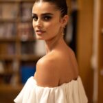 Taylor Hill Instagram - @taylor_hill and her now husband Daniel Fryer got engaged in June of 2021 when Daniel proposed with a three-stone emerald cut diamond engagement ring while the couple was on vacation in Italy. After the engagement—but before the bride made the trip home to Winter Park, Colorado get married—Vogue caught up with Taylor for her final wedding dress fitting in Manhattan with @etro creative director @marcodevincenzo. “This is [actually] the first wedding dress that Etro has ever made!” Taylor shares. The model has been working with #Etro for nearly a decade, so when she began thinking about who she wanted to make her wedding dress, it just made sense. “When they sent me the sketches of it, I was like, ‘It’s like you’re in my head,’” she remembers. “My favorite part of the dress is probably the top and the sleeve. It gives it the element of romance that I was looking for.” Tap the link in our bio to go behind the scenes of her final wedding dress fitting at #Etro. Photos: @lucabroilo