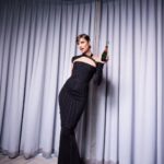 Taylor Hill Instagram - Toasting to the Golden Globes with @moetchandon 🥂🍞✨ #ToastWithMoet