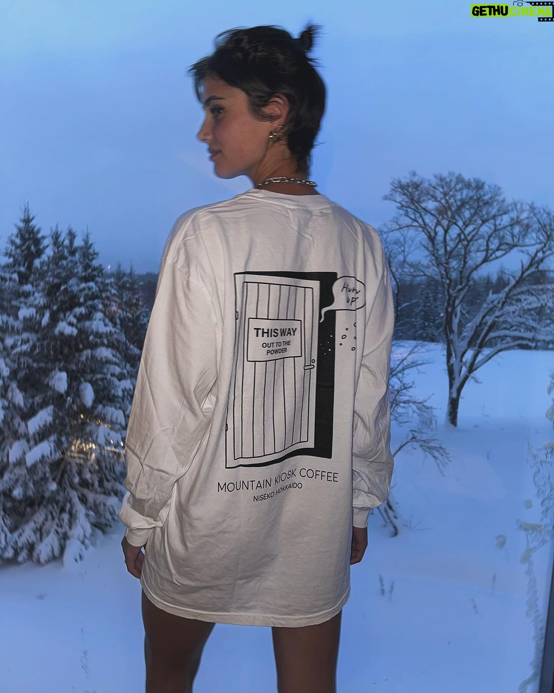 Taylor Hill Instagram - A bucket list place to end the best 🍯🌙 happy holidays everyone 🩵🤍🩶 Higashiyama Niseko Village, a Ritz-Carlton Reserve