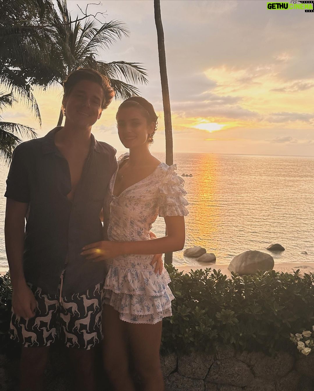 Taylor Hill Instagram - 🍯🌙 pt 4 ( ACOTAR update- book one done and HOLY MOLY best book I’ve read in a LONG time) Phuket, Thailand
