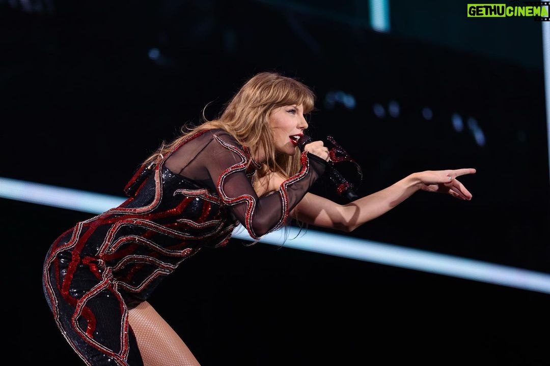 Taylor Swift Instagram - Yeahhhh so the last three nights were a dreamscape and totally overwhelming. I love every single one of you who came to those 3 shows in Jersey, all 217,625 of you.๐ย @phoebebridgers, Iโll miss you out here my dude, thanks for the duets and the dressing room heart to hearts ๐. I was so excited to welcome @owennmusic to the Eras Tour! And @icespice i love youuuu and Iโm still buzzing from getting to sing with you all three nights! This tour has become my entire personality. See you soon Chicago! ๐ท: @mattswen