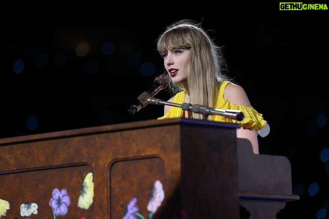 Taylor Swift Instagram - Yeahhhh so the last three nights were a dreamscape and totally overwhelming. I love every single one of you who came to those 3 shows in Jersey, all 217,625 of you.๐ย @phoebebridgers, Iโll miss you out here my dude, thanks for the duets and the dressing room heart to hearts ๐. I was so excited to welcome @owennmusic to the Eras Tour! And @icespice i love youuuu and Iโm still buzzing from getting to sing with you all three nights! This tour has become my entire personality. See you soon Chicago! ๐ท: @mattswen