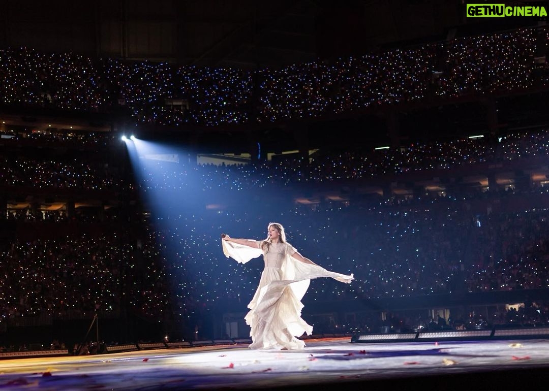 Taylor Swift Instagram - WOW Atlanta just… wow. The band, dancers, and I can’t stop talking about how insanely magical it was playing for you guys the past 3 nights. You were always bouncing, dancing, screaming every lyric. And you created so many breathtaking moments for us, you know what I mean. Looove yooouuu. Hey Nashville you’re NEXT 💜 📷: @photorushin / @gettyimages