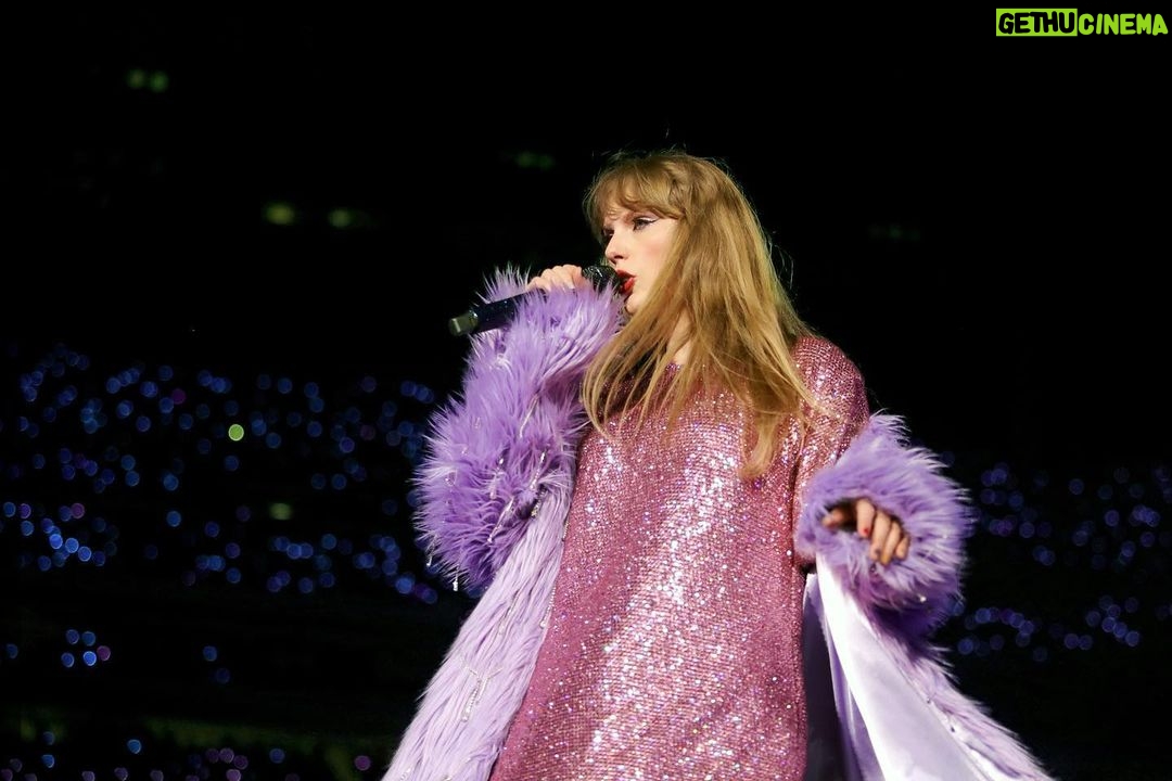 Taylor Swift Instagram - Just got to play 3 insane shows in Houston and I’m waking up smiling reminiscing about how much fun we all had. Loving this tour so much because of the passion these crowds put into it all - seriously can’t wait for Atlanta ☺️ PS for those asking how I cut my hand, I’m totally fine and it was my fault completely - tripped on my dress hem and fell in the dark backstage while running to a quick change - braced my fall with my palm. It was all very Mercury in retrograde coded. Don’t worry about me I’m gooooood 😘 📷: @blevey / @gettyimages