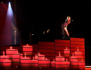 Taylor Swift Instagram - I miss you like it was the very first night. Good thing we’re about to go onstage and do the whole thing again tonight. See you 🔜 Glendale, Erazona☺️

📷: @johnshearer, @kevinmazur, @kevincwinter, 
@gettyimages