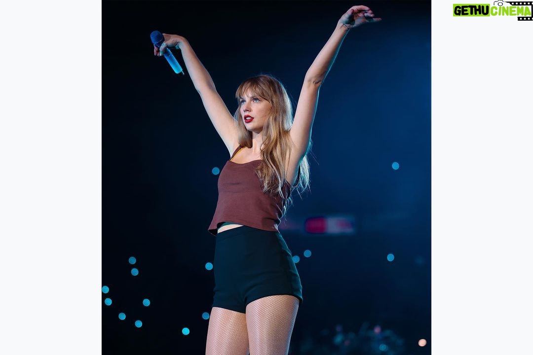 Taylor Swift - 9.7 Million Likes - In my Eras era. 💅