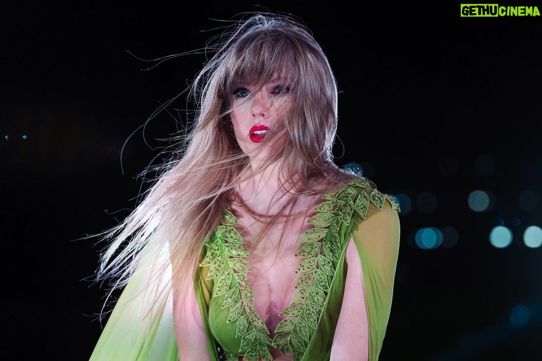 Taylor Swift Instagram - Andddd we’re back at it! Starting off the South American leg of The Eras Tour in Argentina = best decision possible. I can’t even express my gratitude to the Buenos Aires crowds. I’d never been to Argentina before and they gave us the most electric, magical memories. Thanks to the amazing fans whose show was postponed Friday for coming back Sunday and blowing us away with your passion and excitement. See you next weekend, Rio!! 💋🩵🔜 📷: @marceloendelli / @gettyimages
