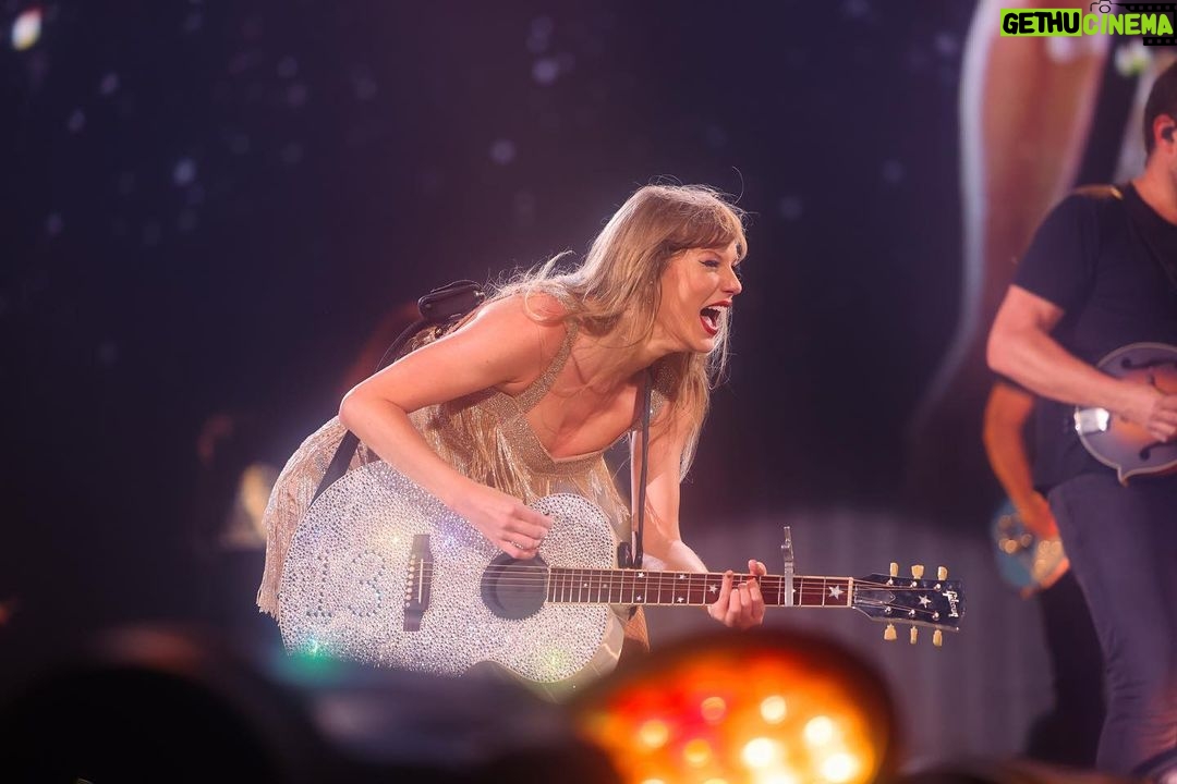 Taylor Swift Instagram - Andddd we’re back at it! Starting off the South American leg of The Eras Tour in Argentina = best decision possible. I can’t even express my gratitude to the Buenos Aires crowds. I’d never been to Argentina before and they gave us the most electric, magical memories. Thanks to the amazing fans whose show was postponed Friday for coming back Sunday and blowing us away with your passion and excitement. See you next weekend, Rio!! 💋🩵🔜 📷: @marceloendelli / @gettyimages