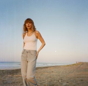 Taylor Swift Instagram - ✨🫶 My name is Taylor and I was born in 1989 🫶✨

📷: @bethgarrabrant