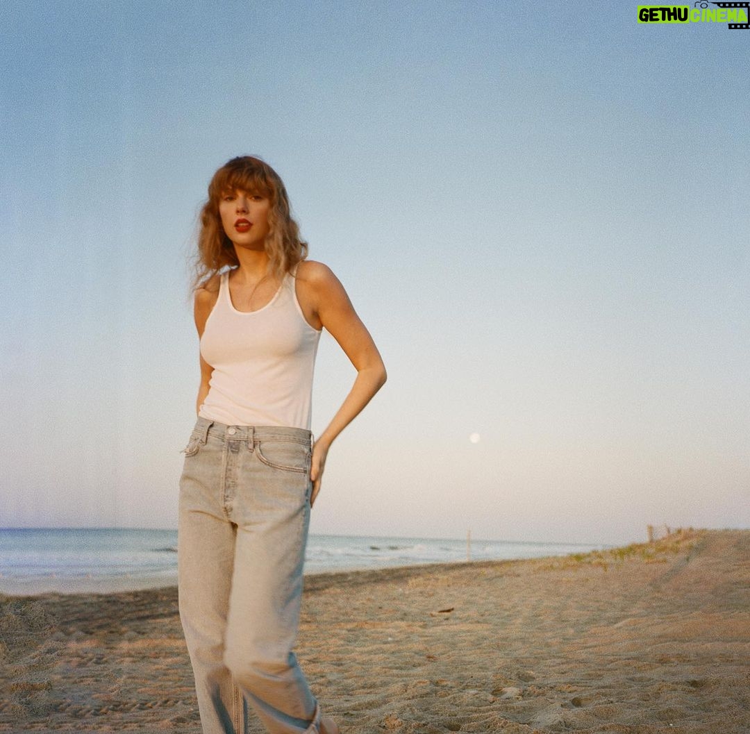 Taylor Swift - 11.1 Million Likes - ✨🫶 My name is Taylor and I was born in 1989 🫶✨
📷: @bethgarrabrant