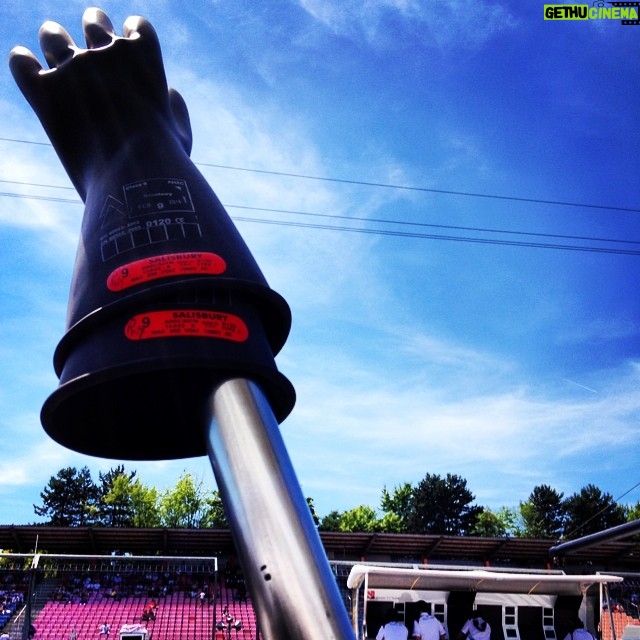 Ted Kravitz - 123 Likes - Gloves off at Hockenheim