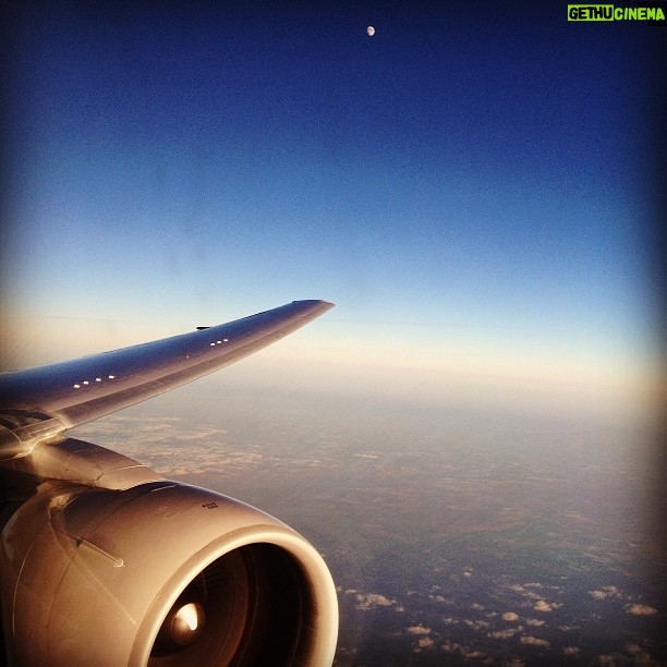Ted Kravitz Instagram - Moon rising LHR - IAH