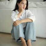 Tessa Brooks Instagram - Early mornings in my diamonds 💎 #naturaldiamonds #naturallygifted #adiamondisforeverpartner @debeersgroup @almasikafinejewellery