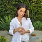 Tessa Brooks Instagram - Early mornings in my diamonds 💎 #naturaldiamonds #naturallygifted #adiamondisforeverpartner @debeersgroup @almasikafinejewellery
