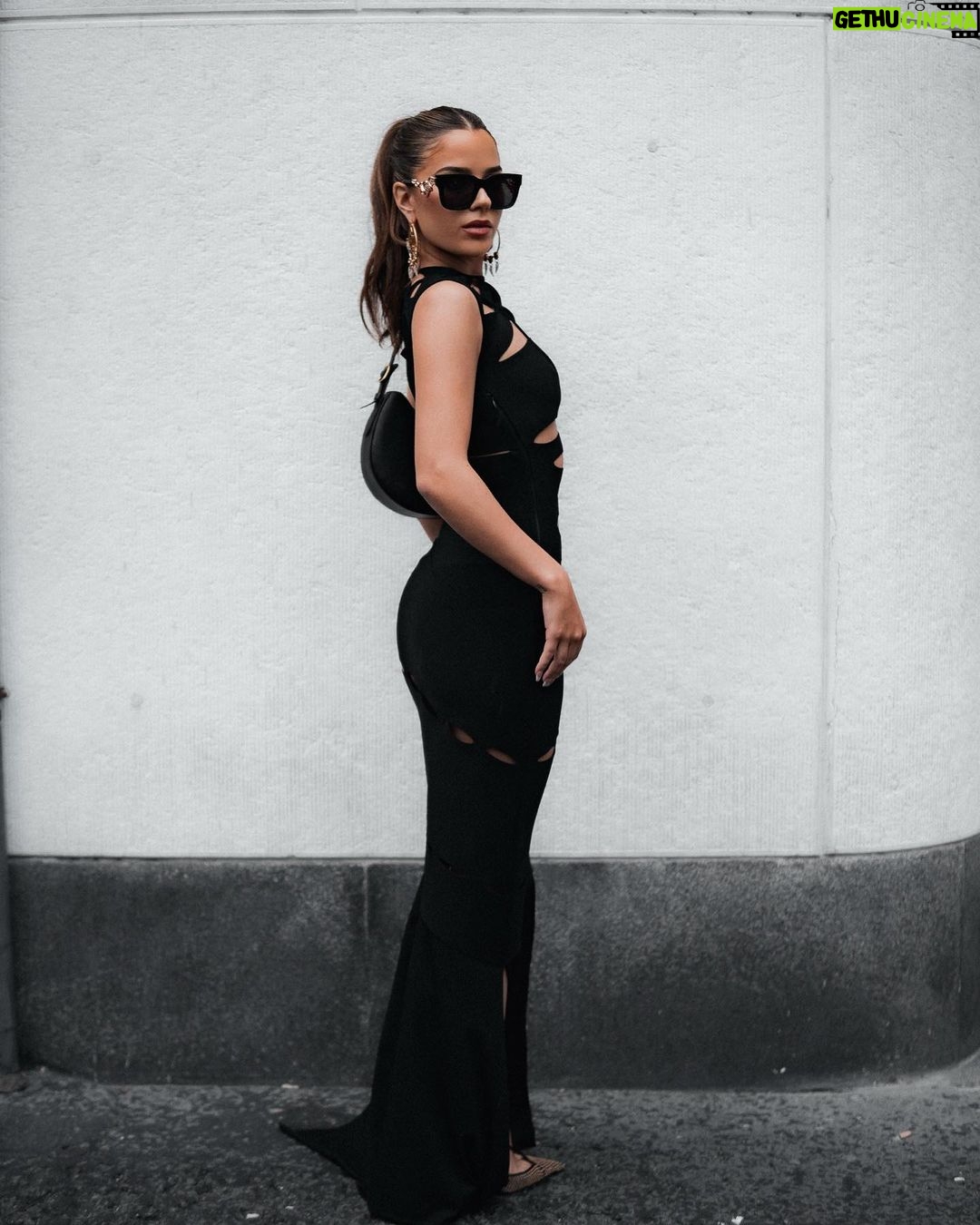 Tessa Brooks Instagram - had the best time at the @roberto_cavalli show 🖤 📸: @phabiosphoto_ Milan, Italy