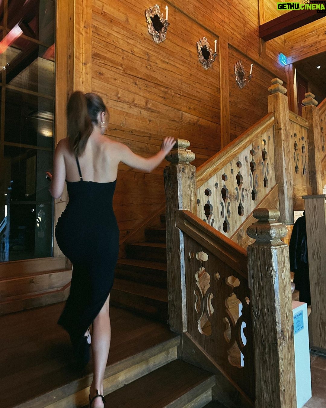 Tessa Brooks Instagram - the best time 🖤 Crans Montana, Alpes, Switzerland