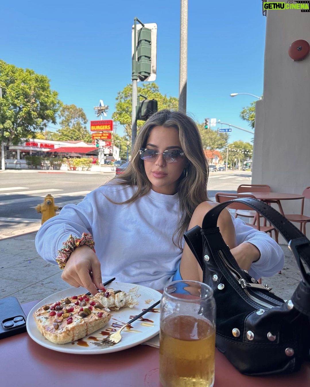 Tessa Brooks Instagram - fun lil park day 🕺 @alo