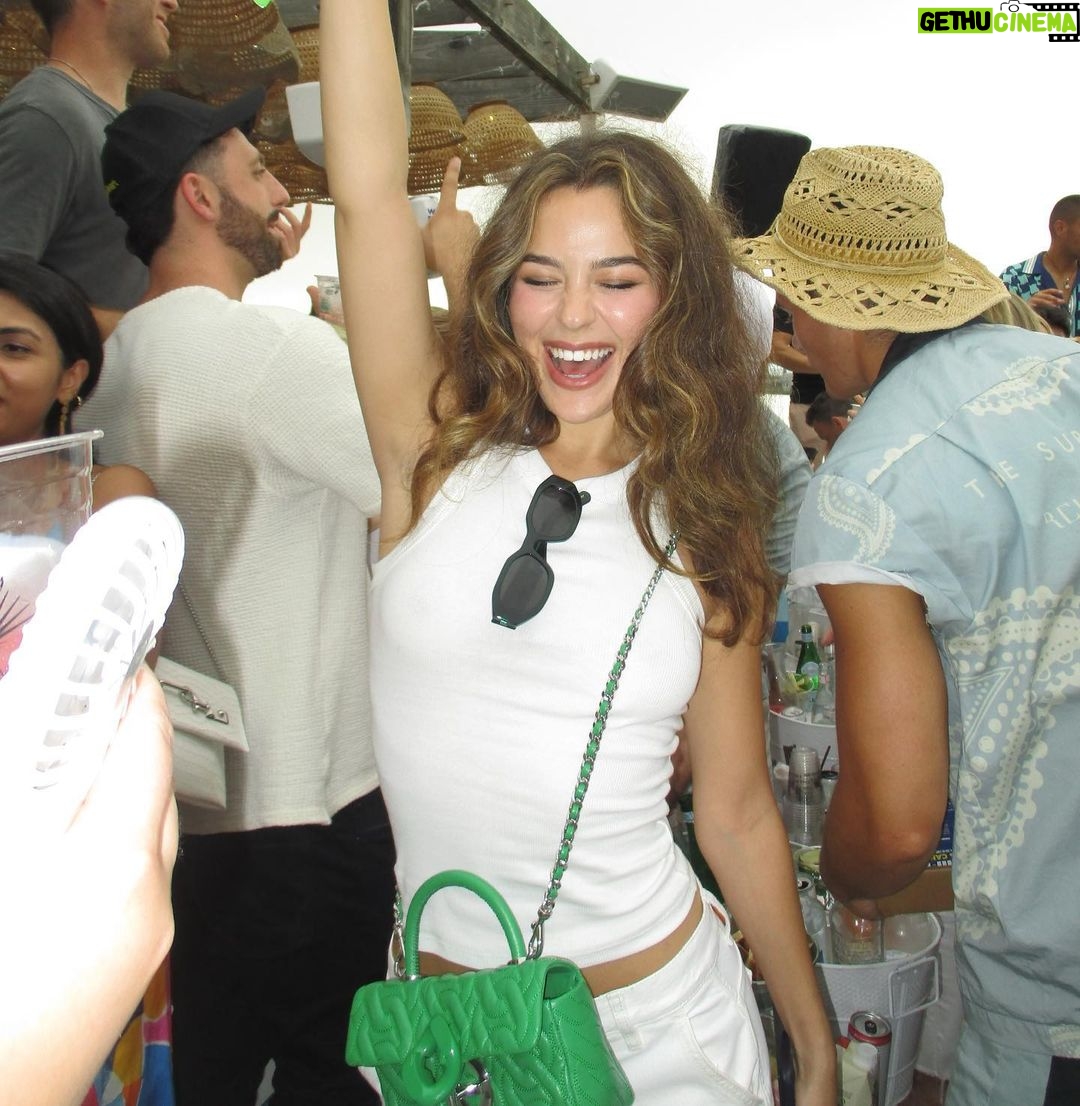 Tessa Brooks Instagram - Had the best time this past weekend with @rebeccaminkoff 🥰 The Hamptons