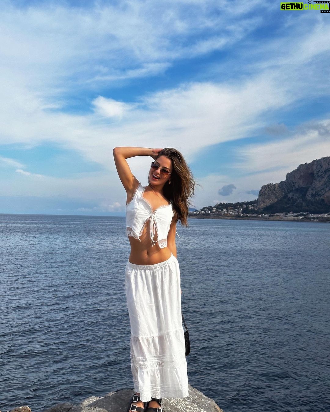Tessa Brooks Instagram - happy gal Palermo - Sicily - Italia